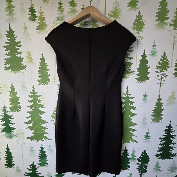 Elegant Black and White Patterned Dress - Picture 2 of 7